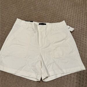 Chinos shorts size 8, white